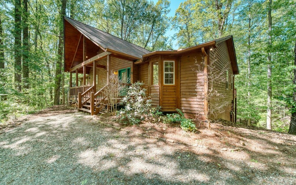 424907 Young Harris Residential