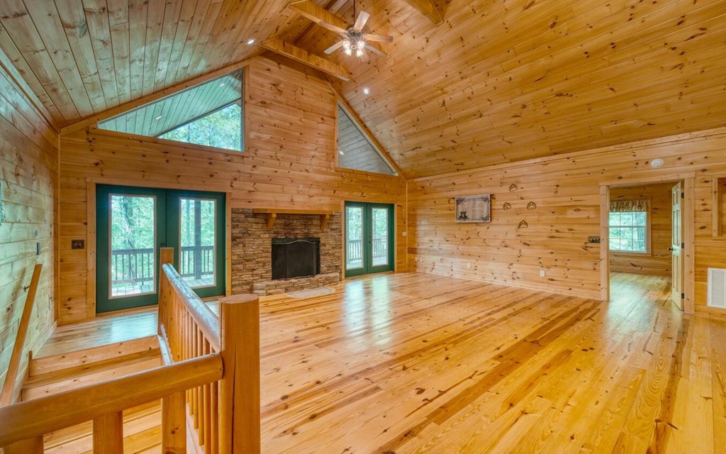 424907 Young Harris Residential