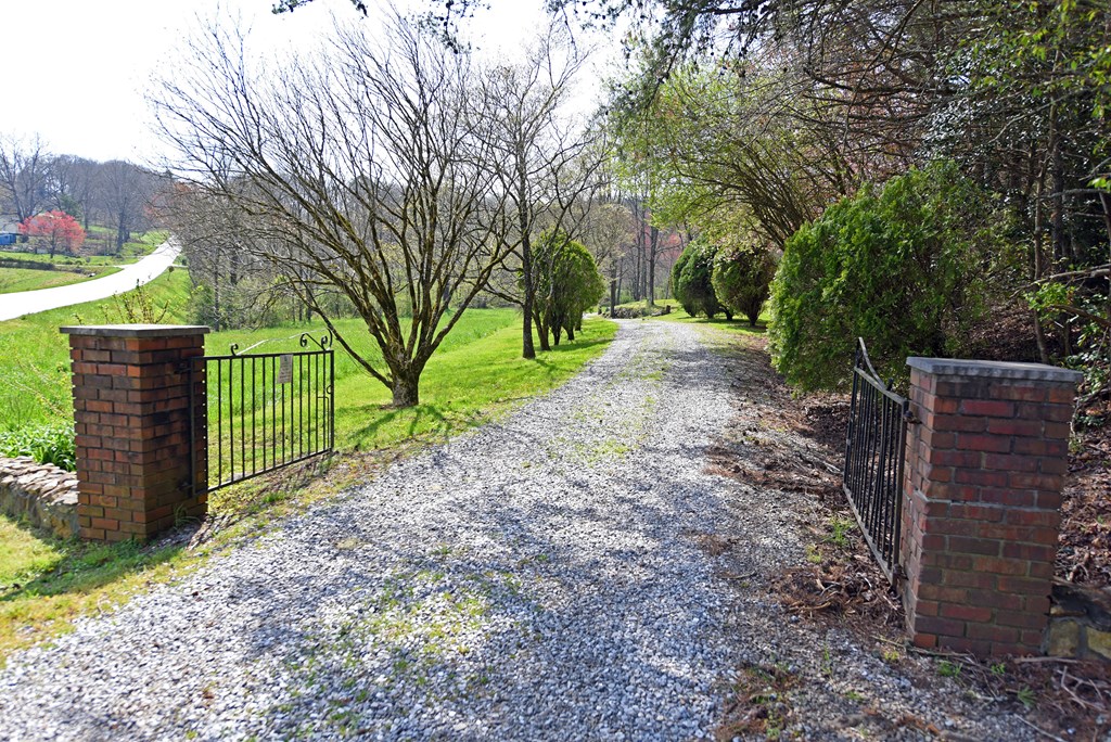 424908 Blairsville Residential