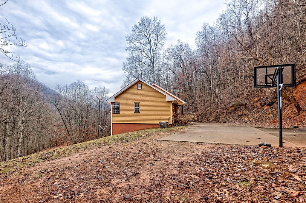 424912 Hayesville Residential