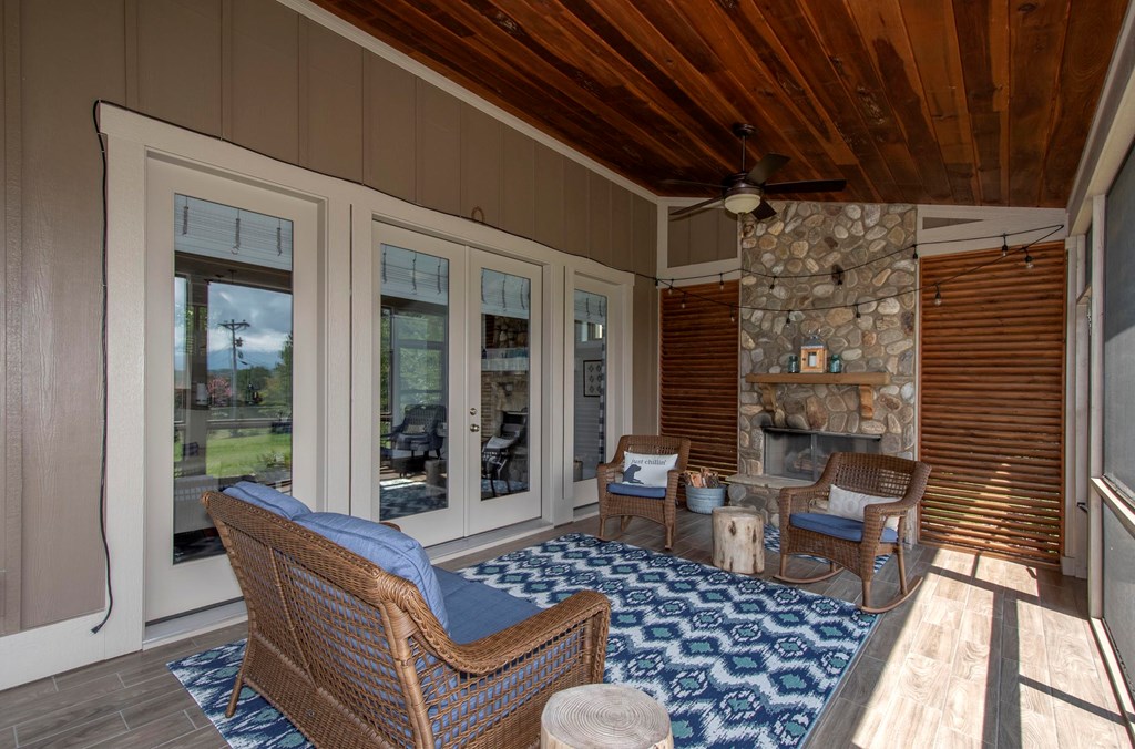 424918 Hayesville Residential