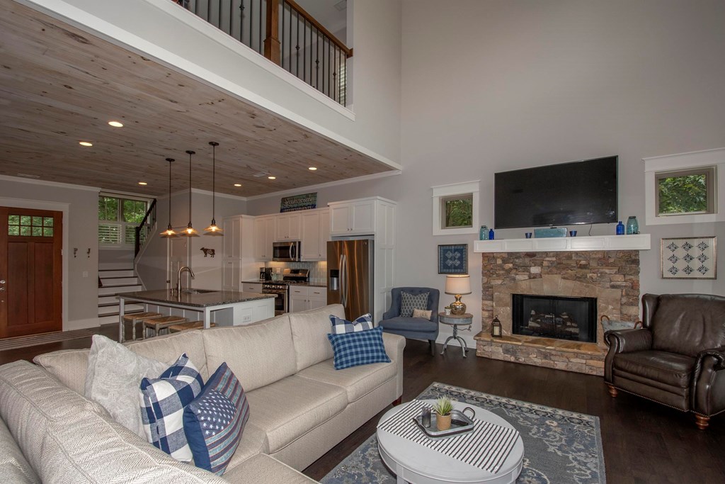 424918 Hayesville Residential