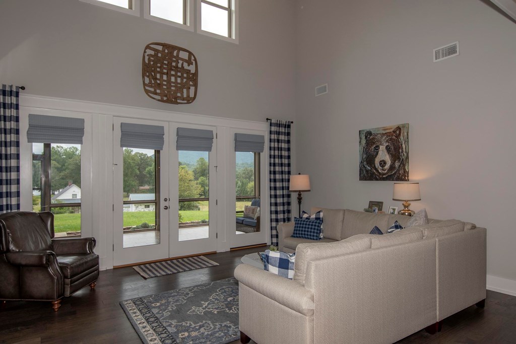 424918 Hayesville Residential