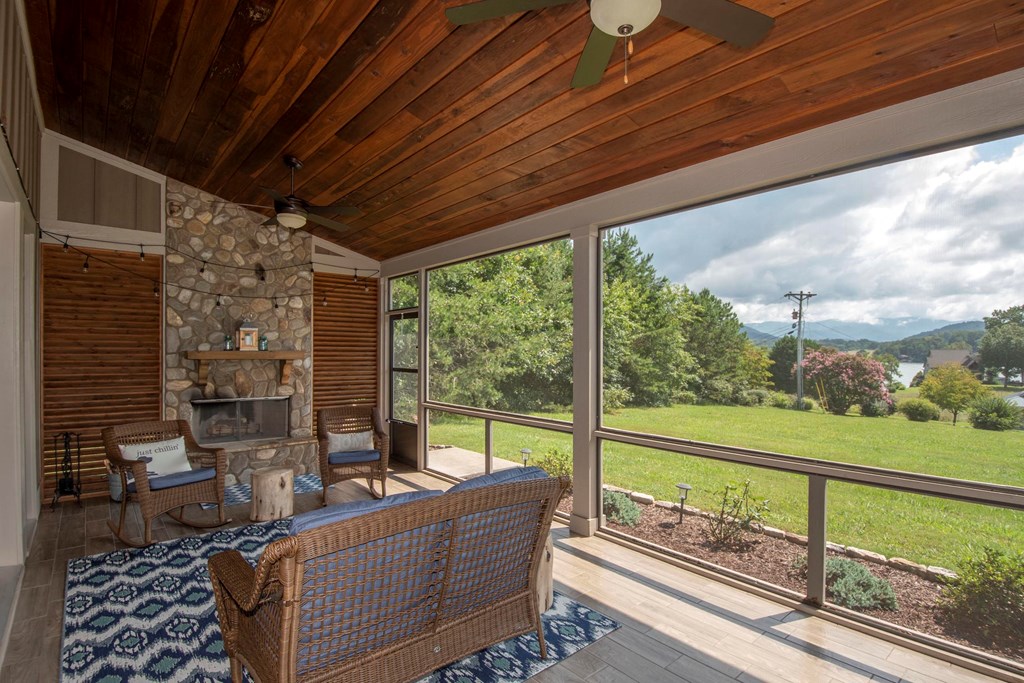 424918 Hayesville Residential