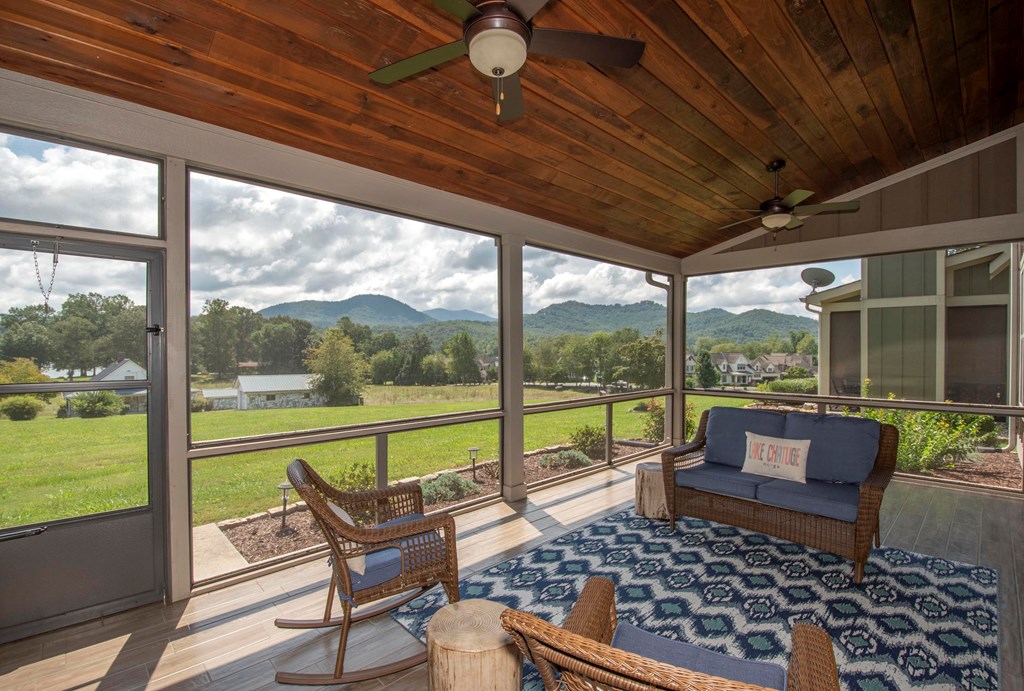 424918 Hayesville Residential