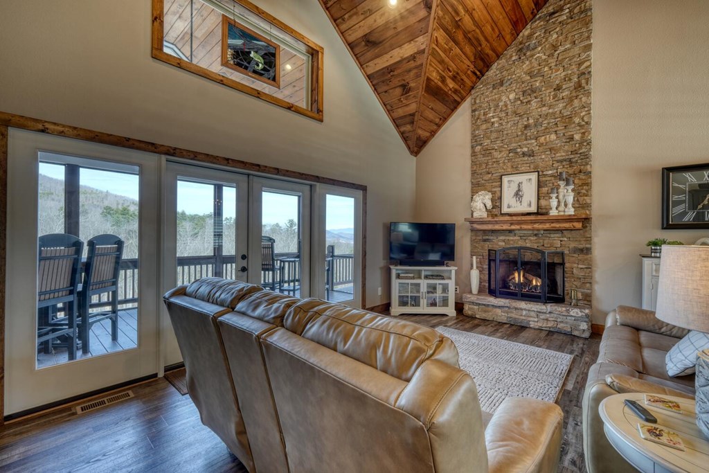 424920 Young Harris Residential