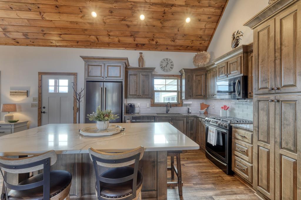 424920 Young Harris Residential