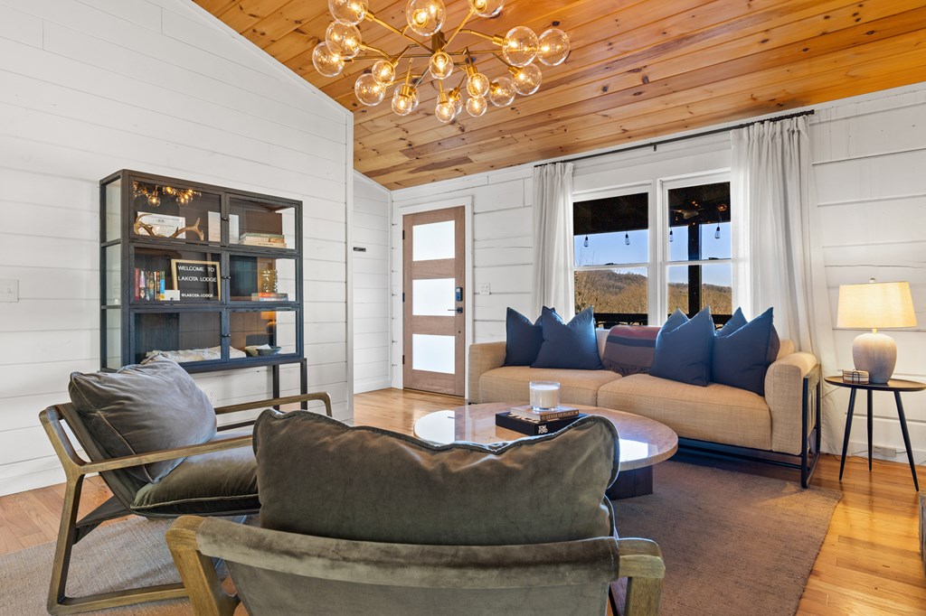 424931 Mineral Bluff Residential