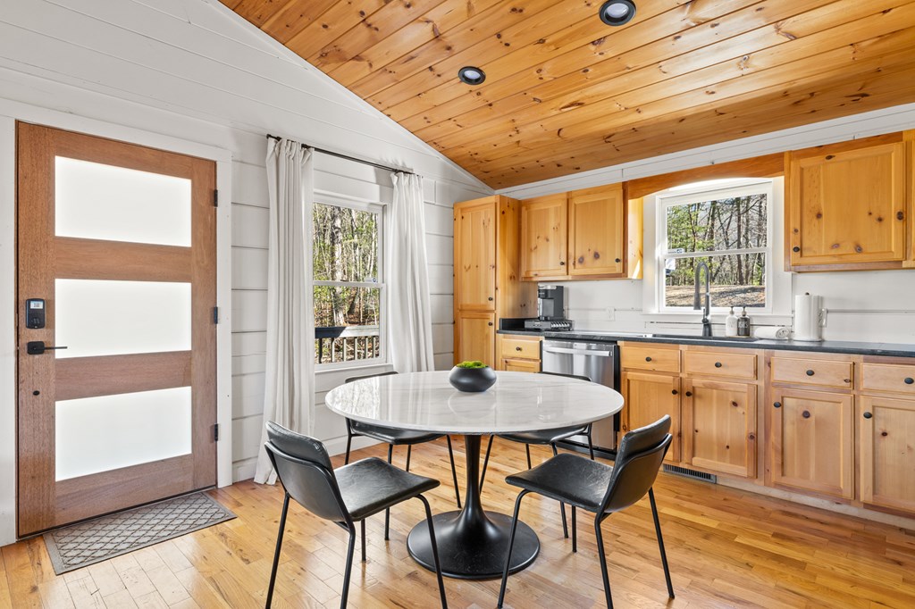 424931 Mineral Bluff Residential