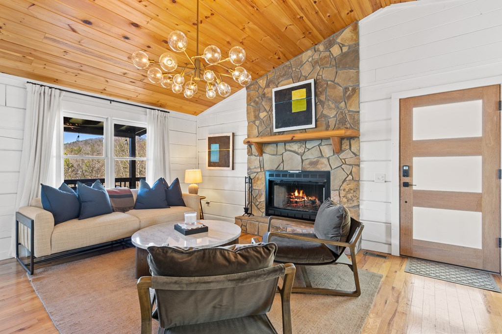 424931 Mineral Bluff Residential