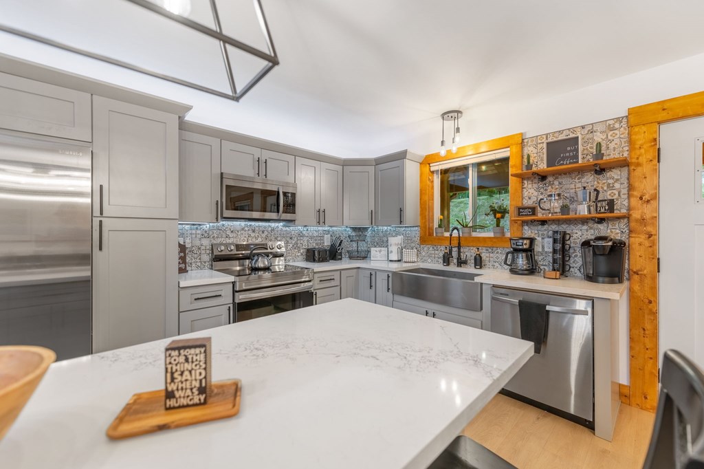 424940 Blue Ridge Residential