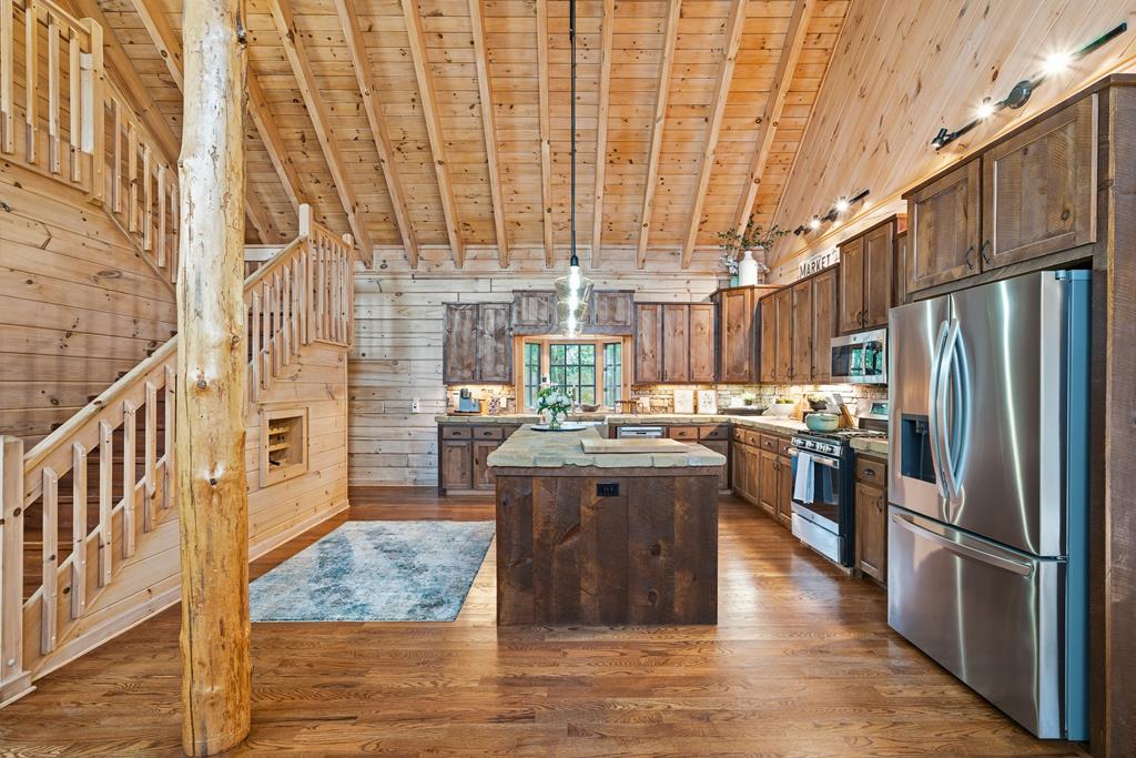 424942 Blue Ridge Residential