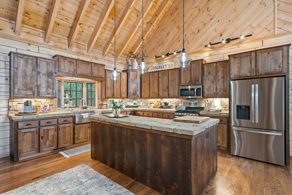 424942 Blue Ridge Residential