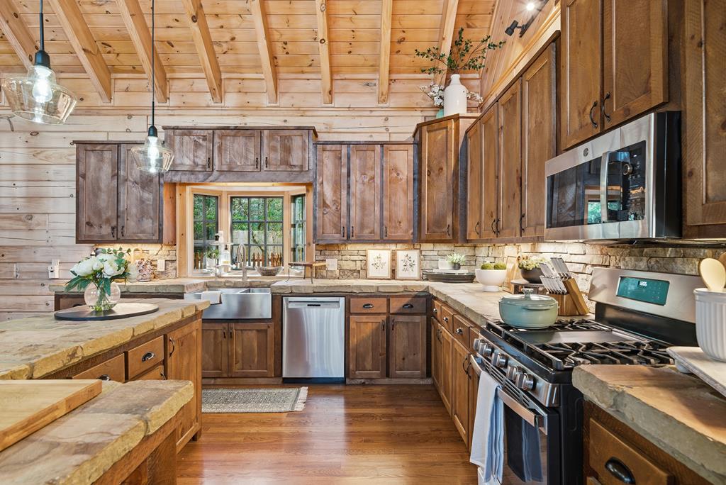 424942 Blue Ridge Residential