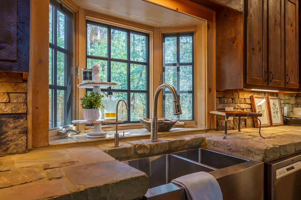 424942 Blue Ridge Residential