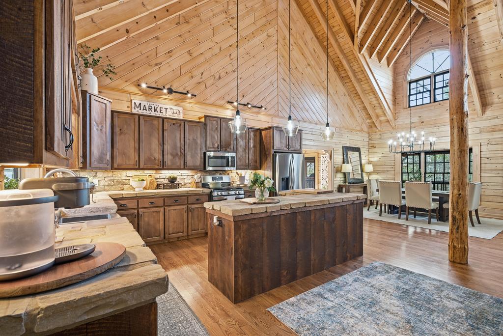 424942 Blue Ridge Residential