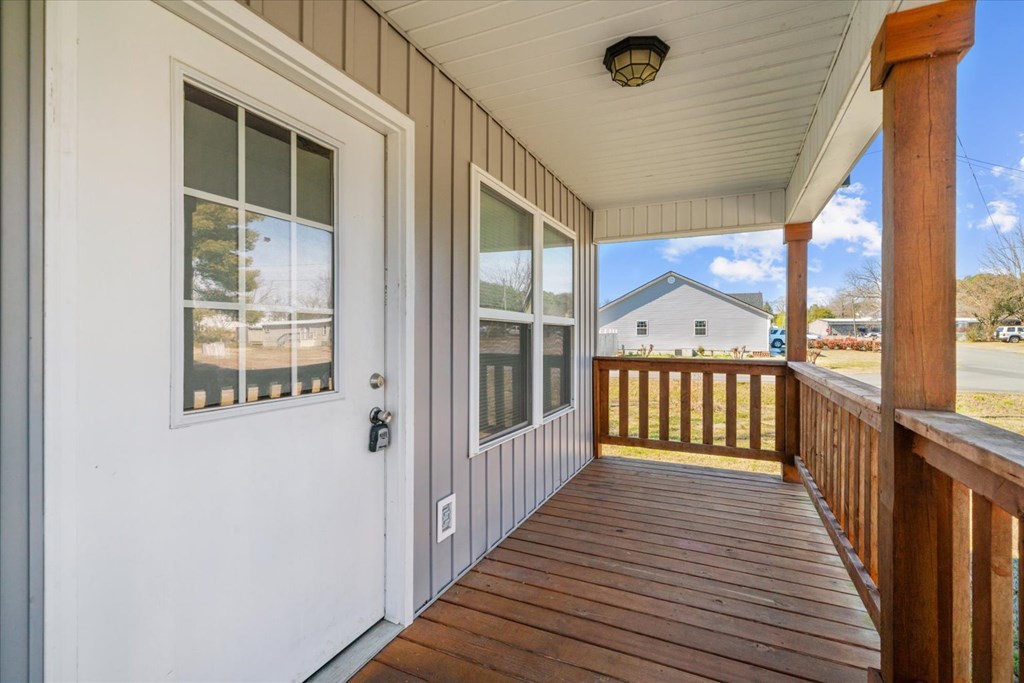 424944 Chatsworth Residential