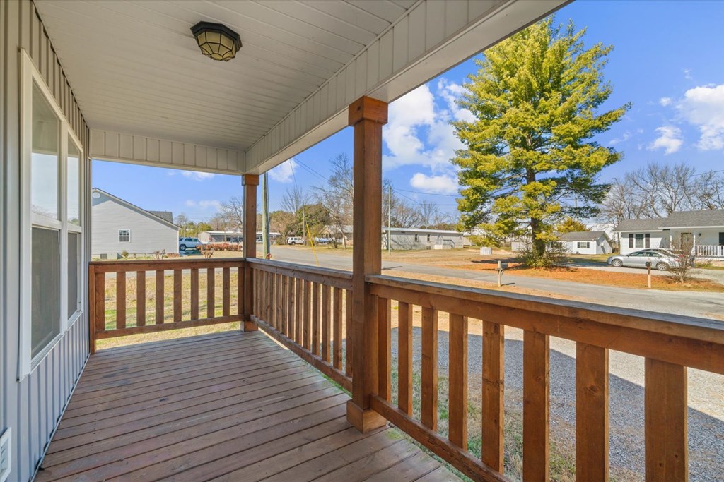 424944 Chatsworth Residential