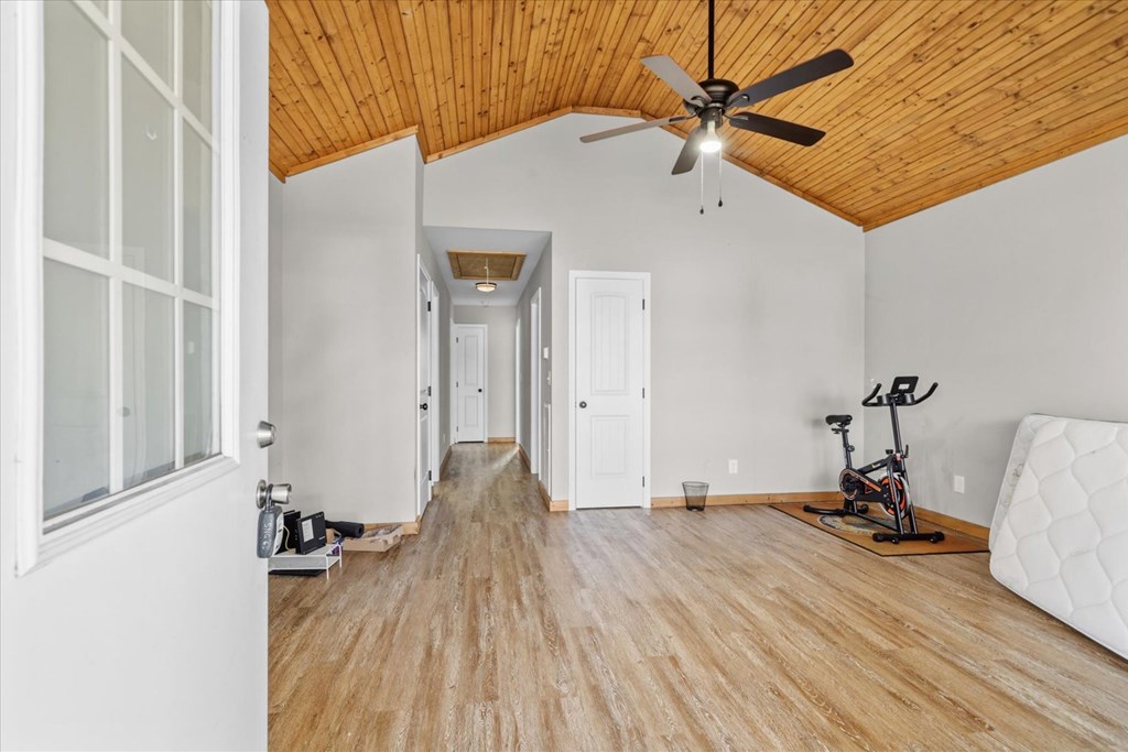 424944 Chatsworth Residential