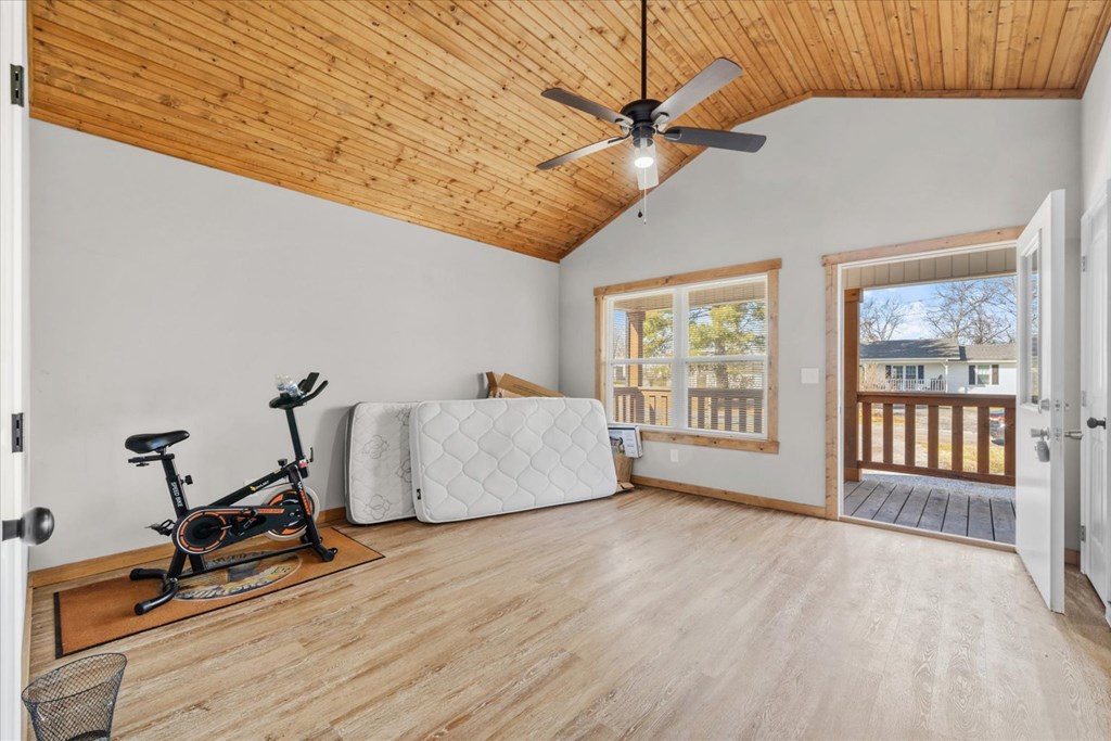 424944 Chatsworth Residential