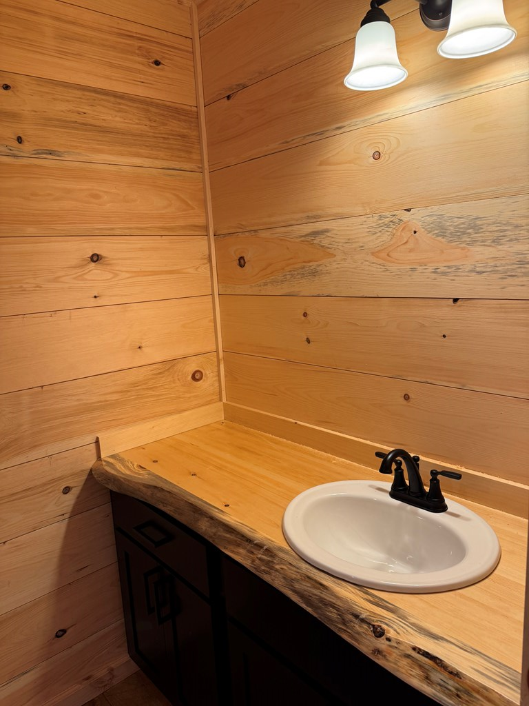 424972 Blue Ridge Residential