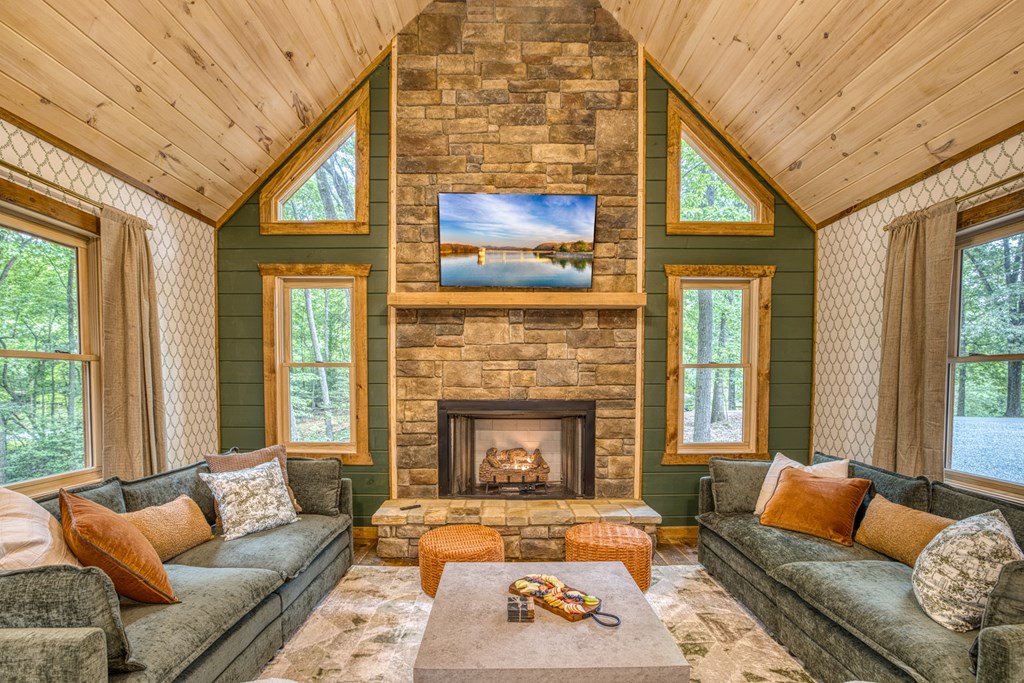 424976 Blue Ridge Residential