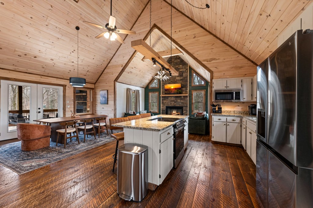 424976 Blue Ridge Residential