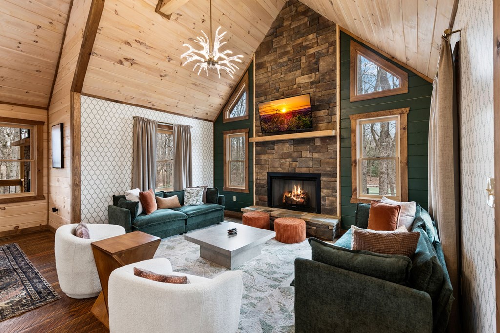 424976 Blue Ridge Residential