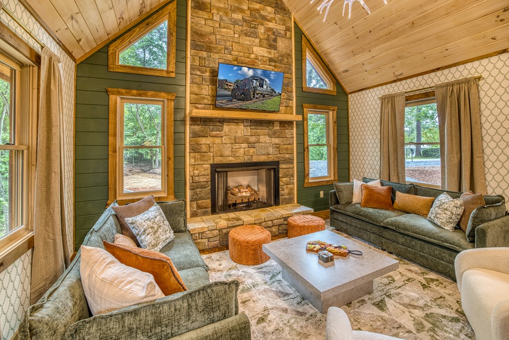 424976 Blue Ridge Residential