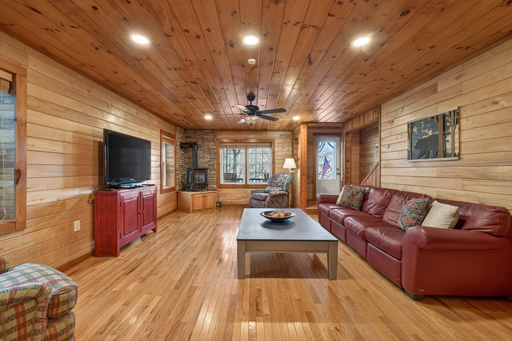 424981 Hiawassee Residential