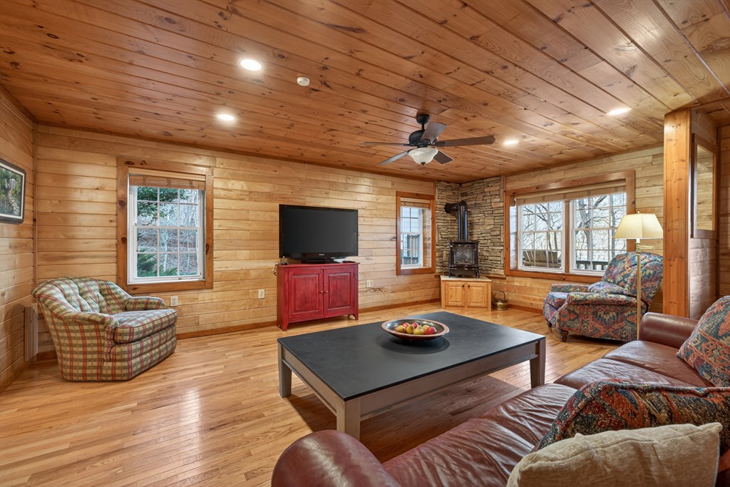 424981 Hiawassee Residential