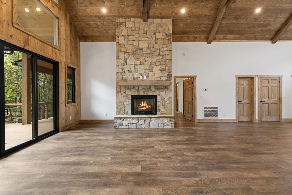 424991 Mineral Bluff Residential