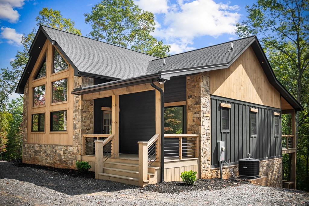 424991 Mineral Bluff Residential