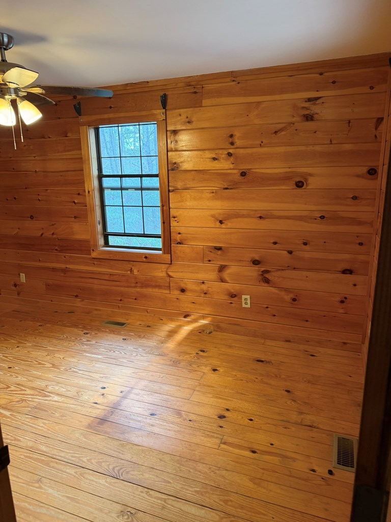 424996 Blairsville Residential