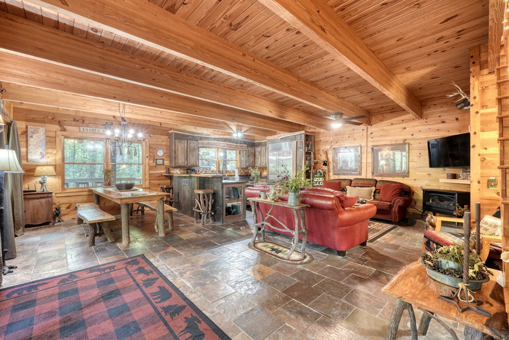 425000 Hiawassee Residential