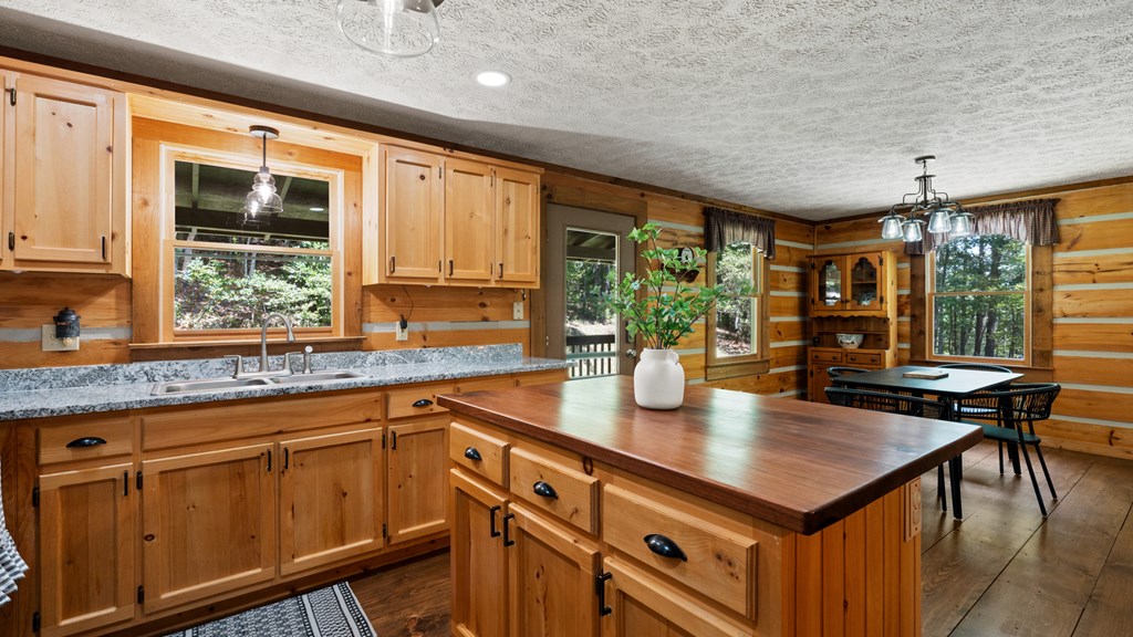 425018 Blue Ridge Residential