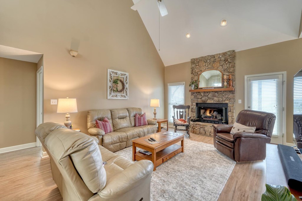 425037 Hayesville Residential