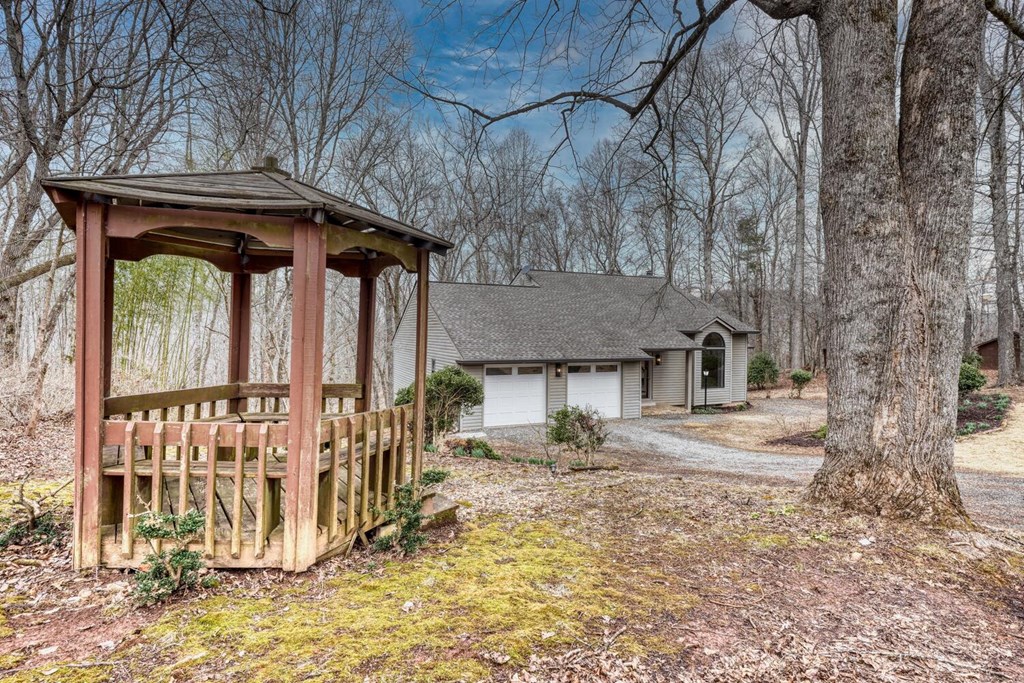 425066 Young Harris Residential