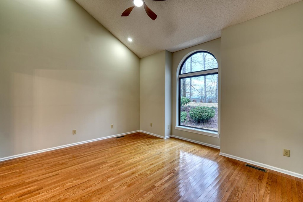 425066 Young Harris Residential