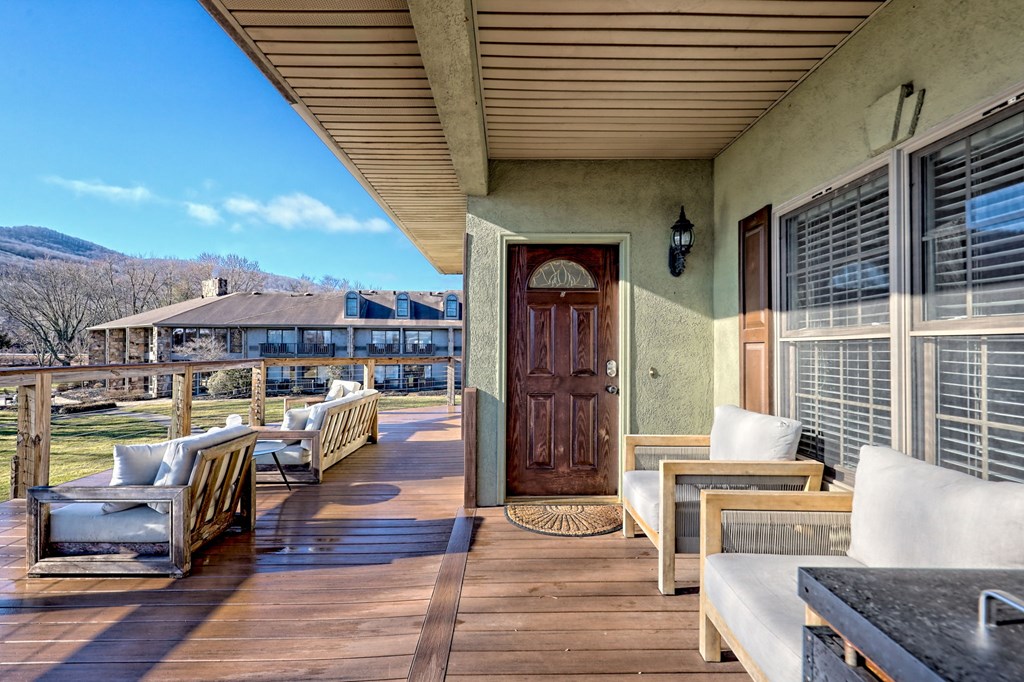 425117 Young Harris Condominium