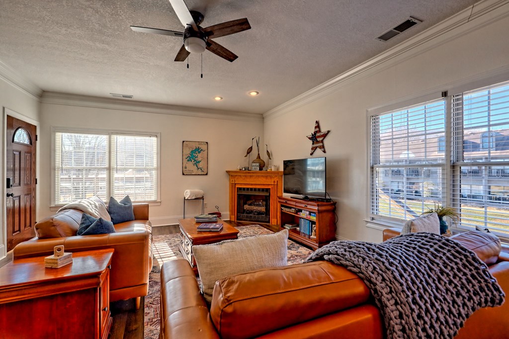 425117 Young Harris Condominium