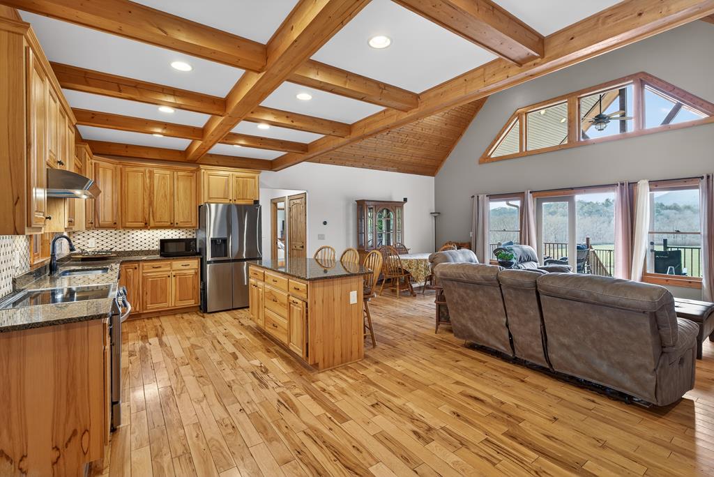 425142 Dahlonega Residential