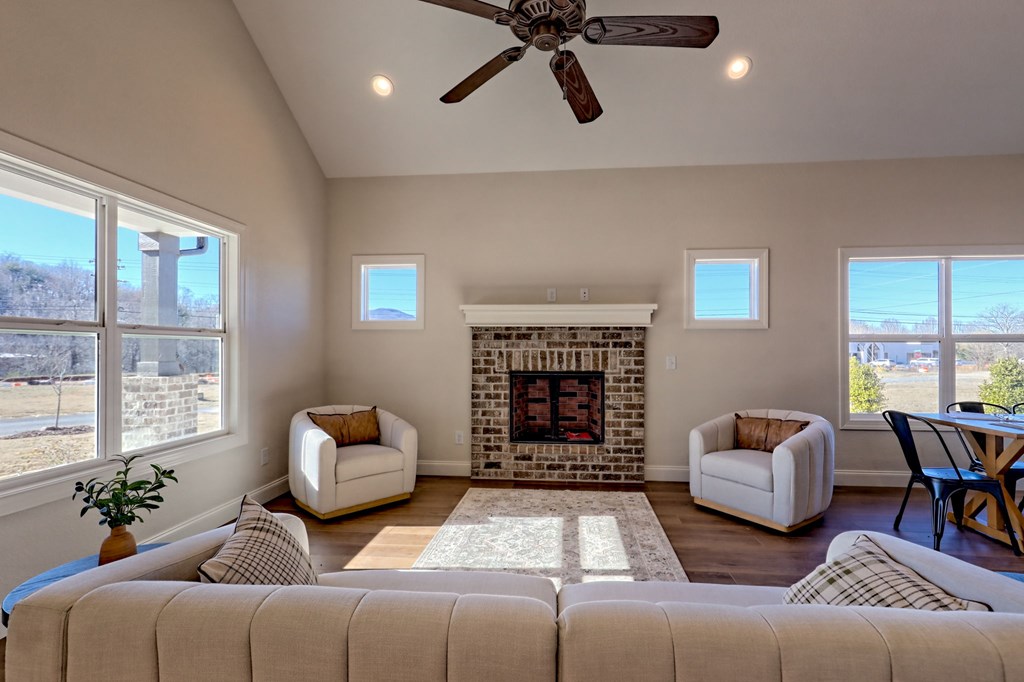 425173 Young Harris Residential