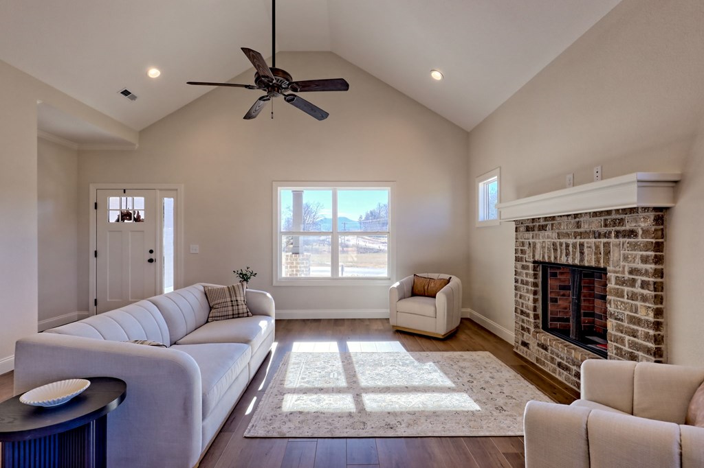 425173 Young Harris Residential