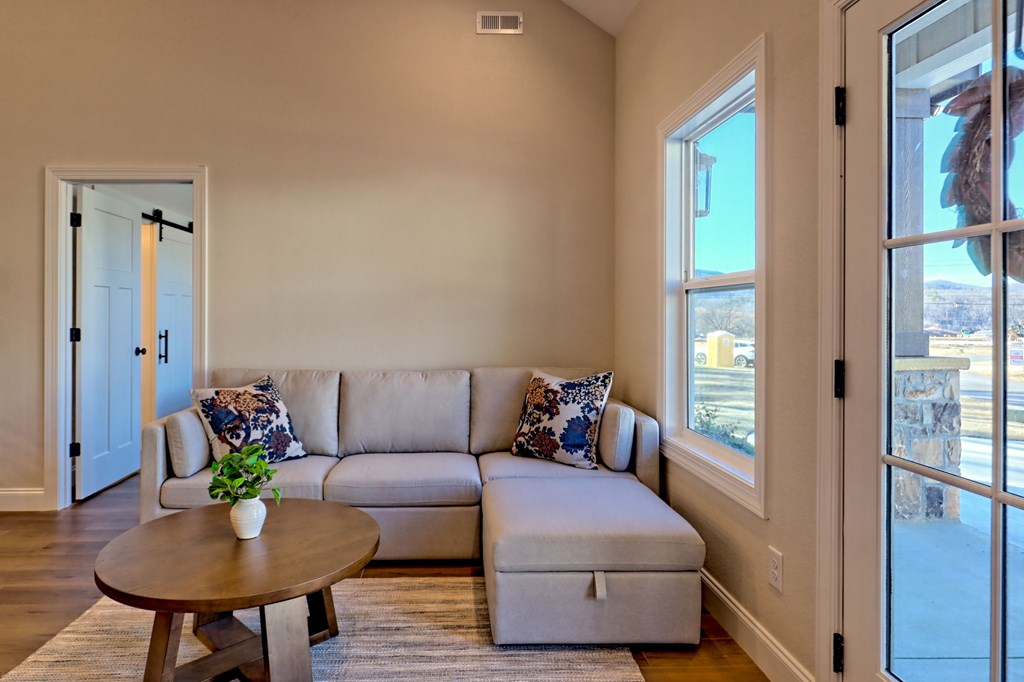 425174 Young Harris Residential