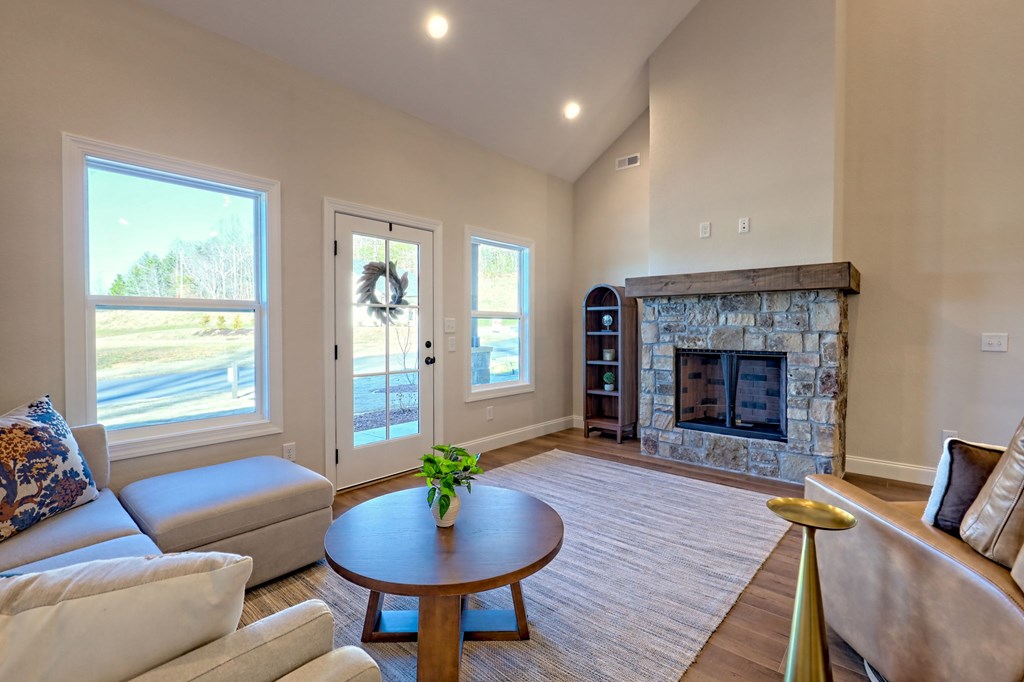 425174 Young Harris Residential