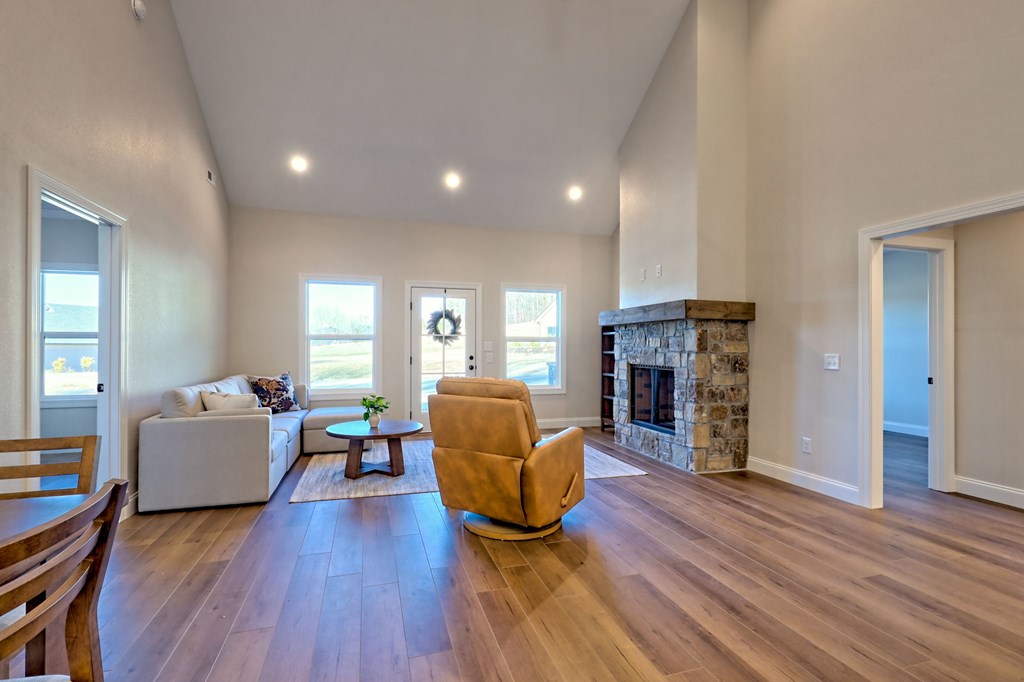 425174 Young Harris Residential