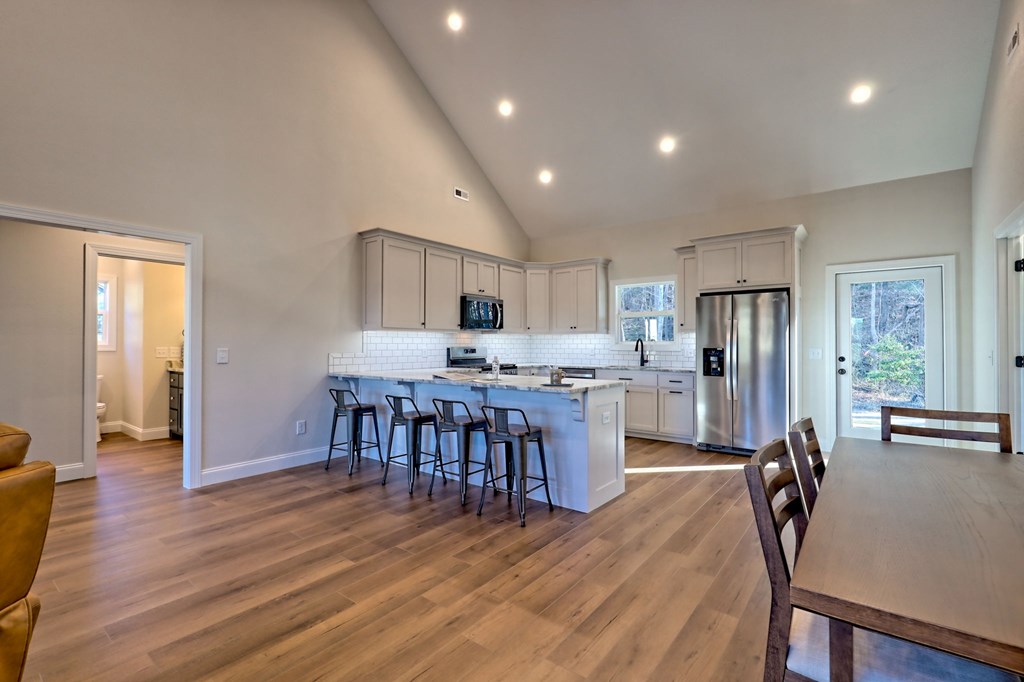 425174 Young Harris Residential