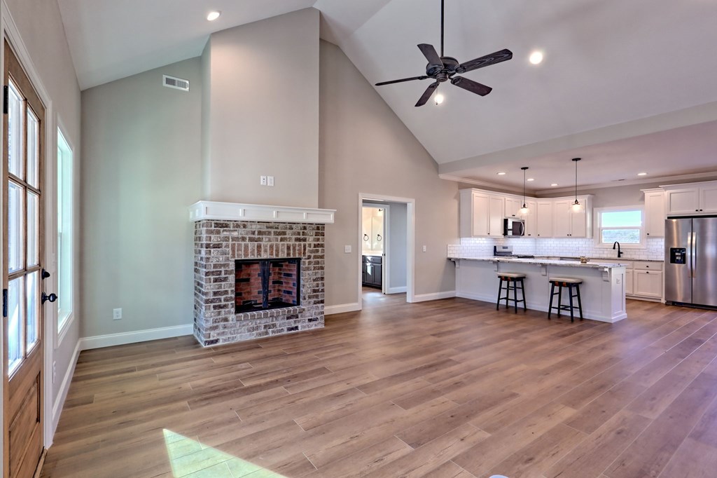 425175 Young Harris Residential