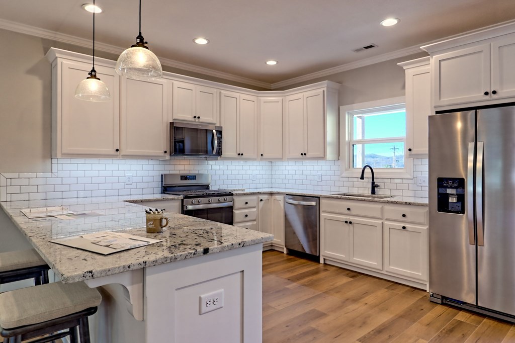 425175 Young Harris Residential